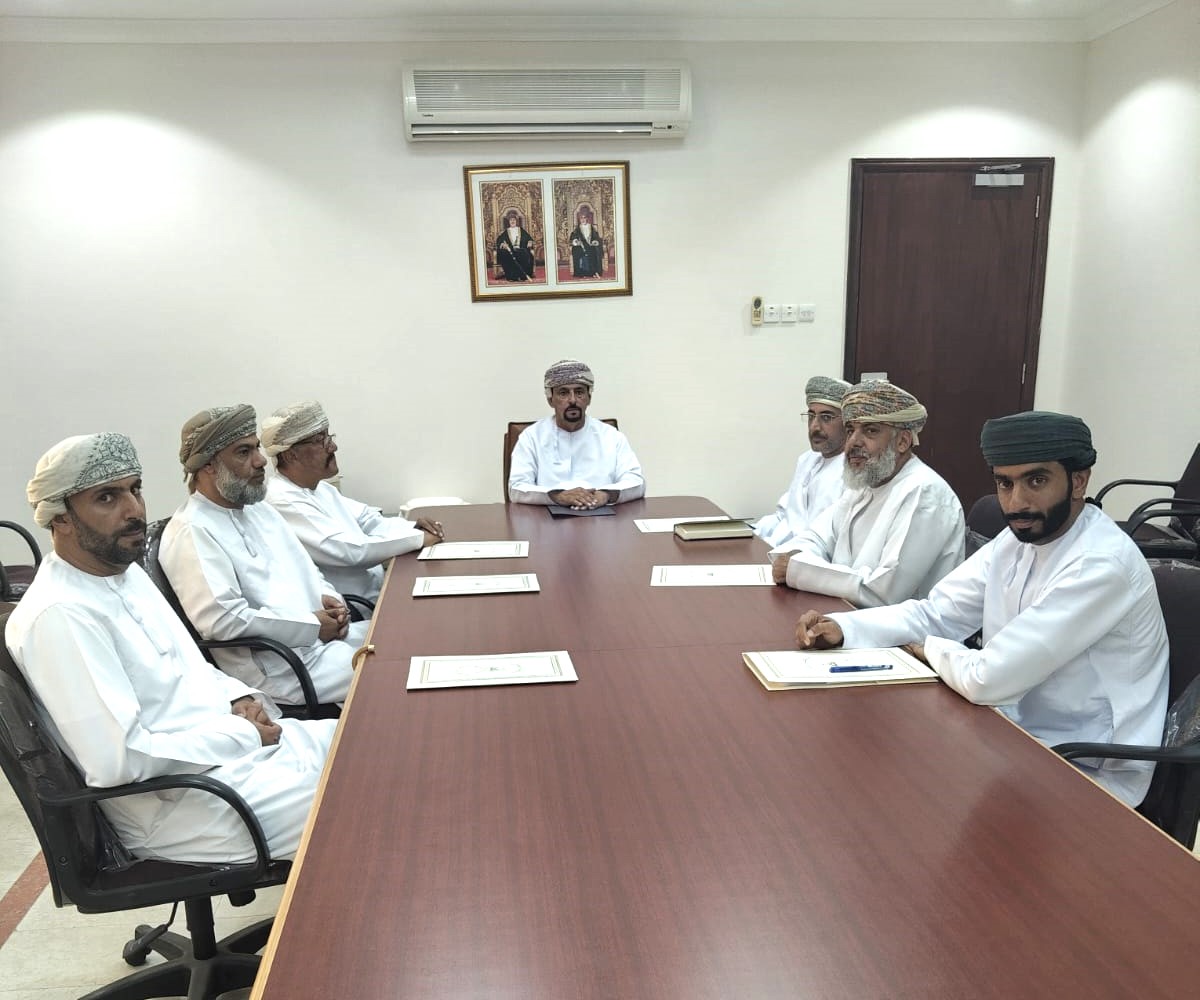 لجنة التنمية الاجتماعية بولاية الجبل الأخضر تبحث سبل تطوير الخدمات
