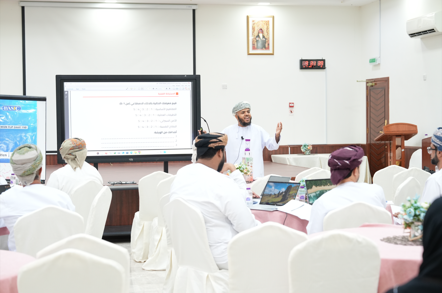 محافظة الداخلية تنظّم برنامجًا تدريبيًا حول "توظيف الذكاء الاصطناعي في بيئة العمل"