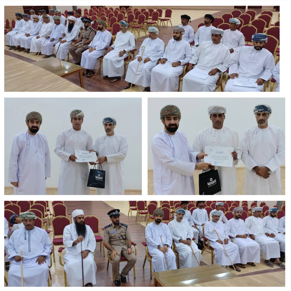 ولاية الحمراء تكرم أبناءها المتطوعين بعد مشاركتهم في إخماد الحريق الجبلي